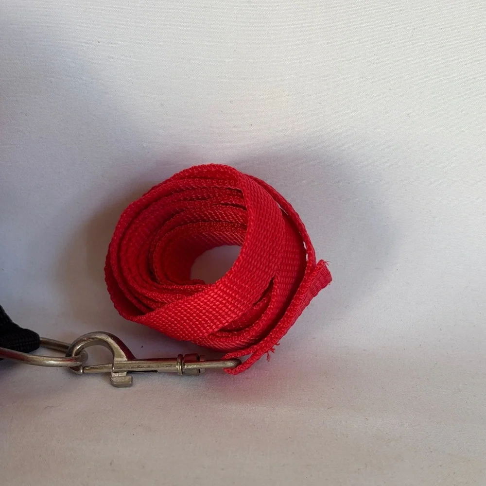 SET OF HARBOUR 54 CAT HARNESS & LEASH RED & BLACK